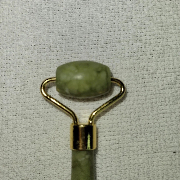 New in  box Lori Jade Face Massage Roller Beauty Face Treatment - Picture 9 of 10